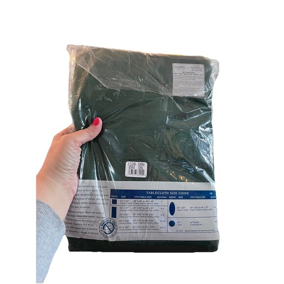 New Bardwil Linens Green Table Cloth Oblong 60x84 Wrinkle Free Color Basics - Picture 3 of 4